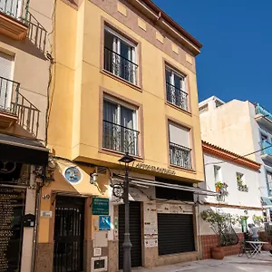 https://apartamentos-edificio-capricho.es-andalucia.com