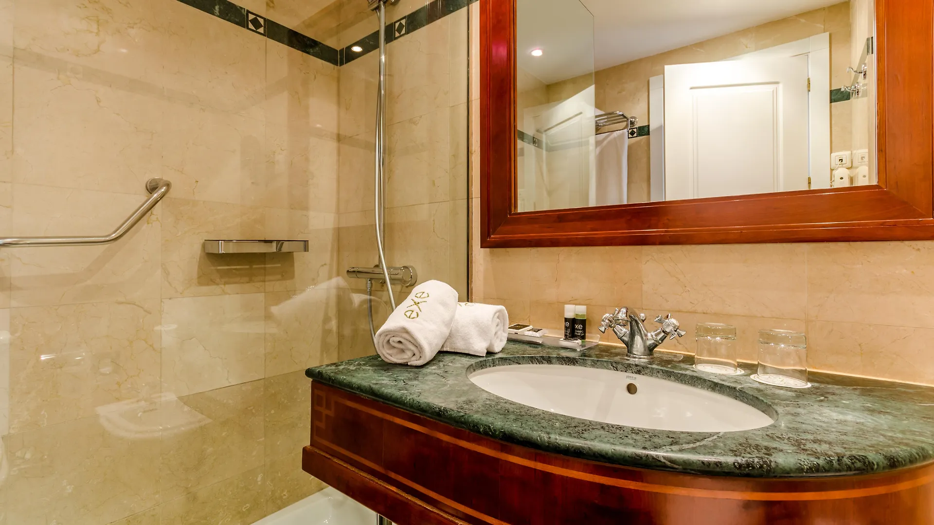 Hotel Eurostars Via Laietana Barcellona 4*,